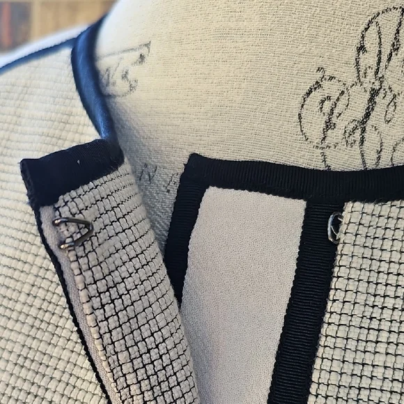 Ann Taylor black and ivory blazer sz 8 - Picture 6 of 13